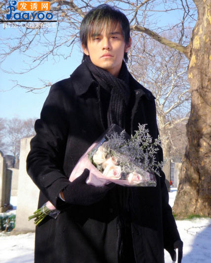 黄晓明和周杰伦前额的头发有异曲同工之处,都好的不像 - 植发论坛